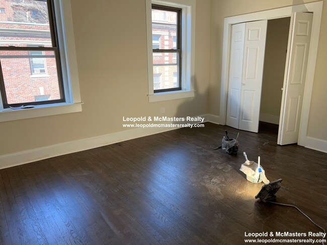 Building Photo - 114 Longwood Ave