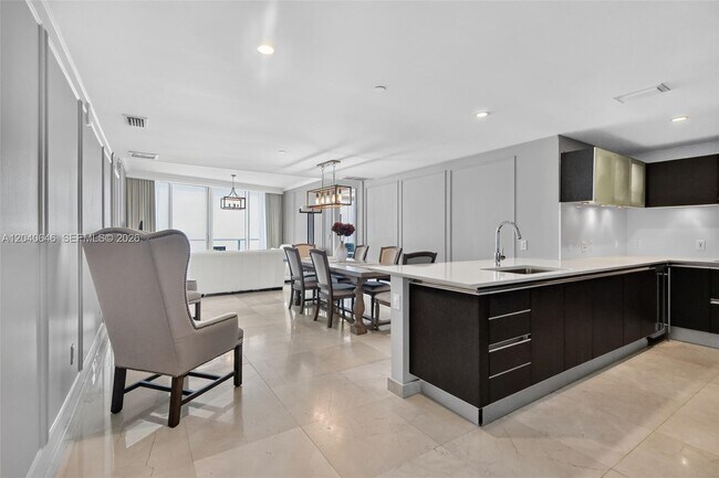 Building Photo - 17001 Collins Ave