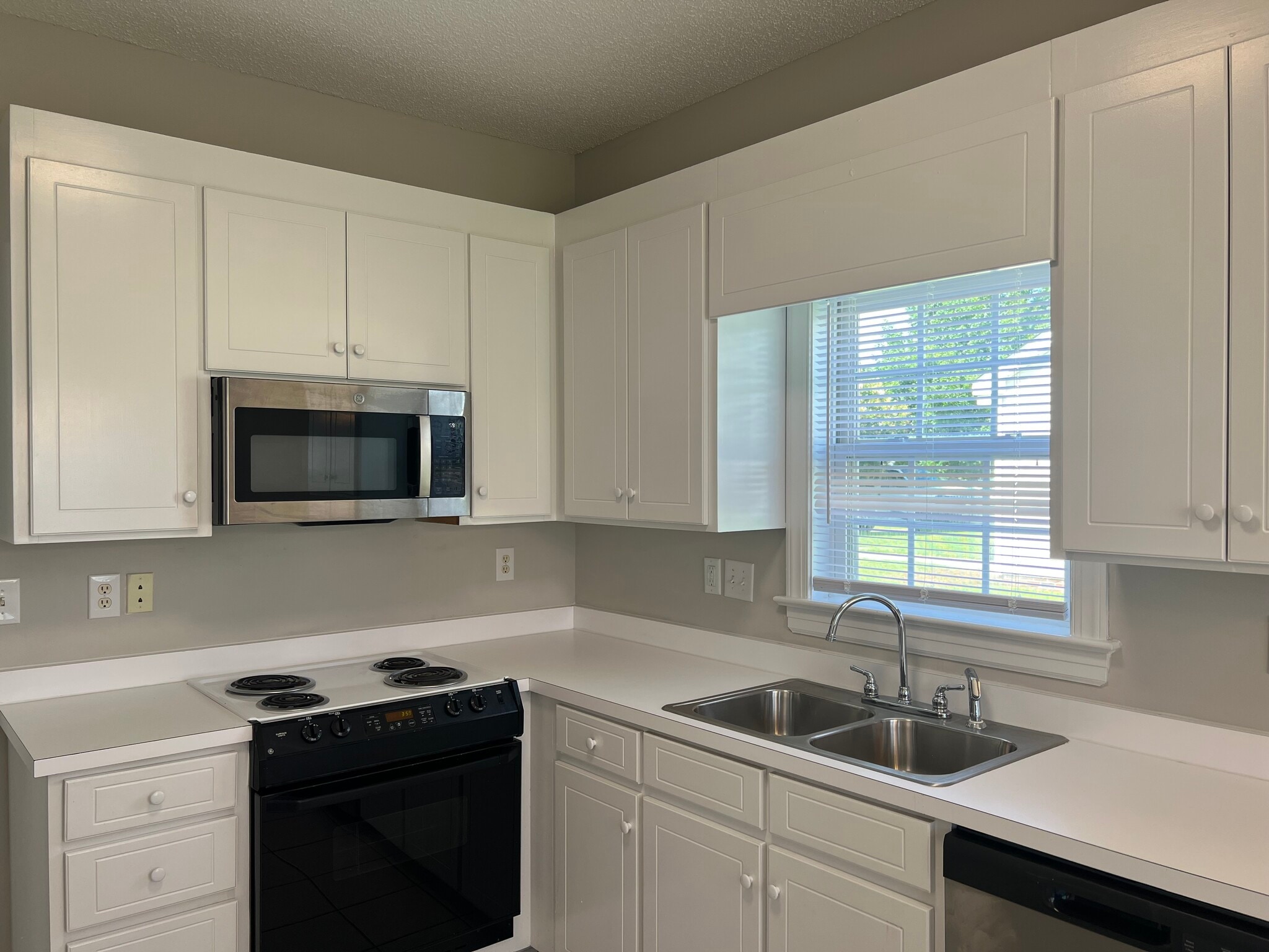 Building Photo - 3321 Whitlock Dr N