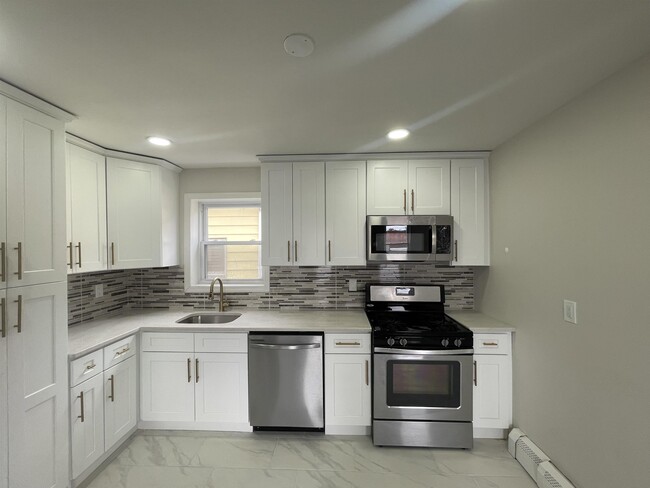 Building Photo - 123 Avenue C