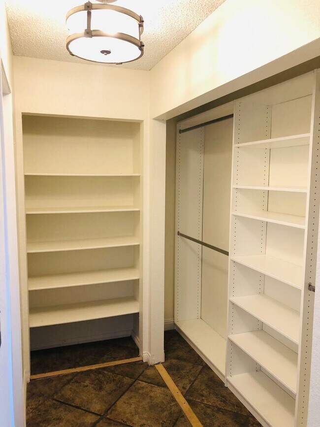 Building Photo - Desert Shores|Las Vegas 1 bedroom condo fo...