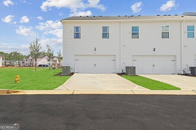 Building Photo - 1801 Hamilton Rd