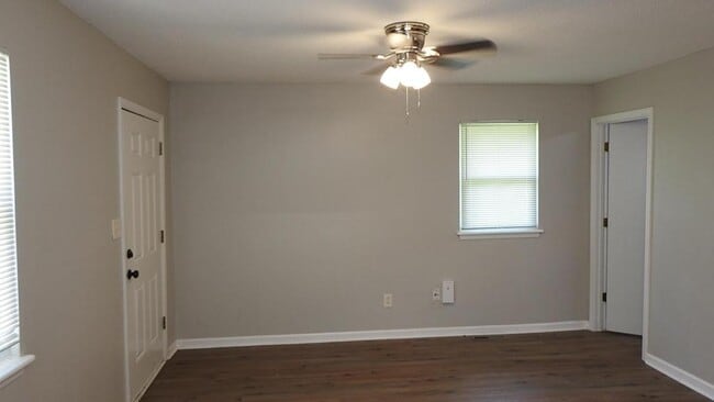 Building Photo - 408 NE Westwind Dr