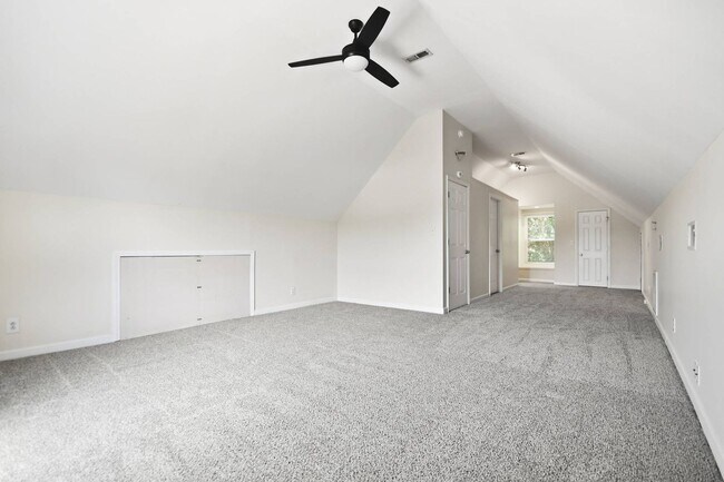 Building Photo - 1500 Sunshine Dr