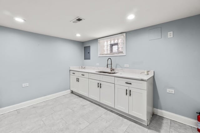 Building Photo - Luna