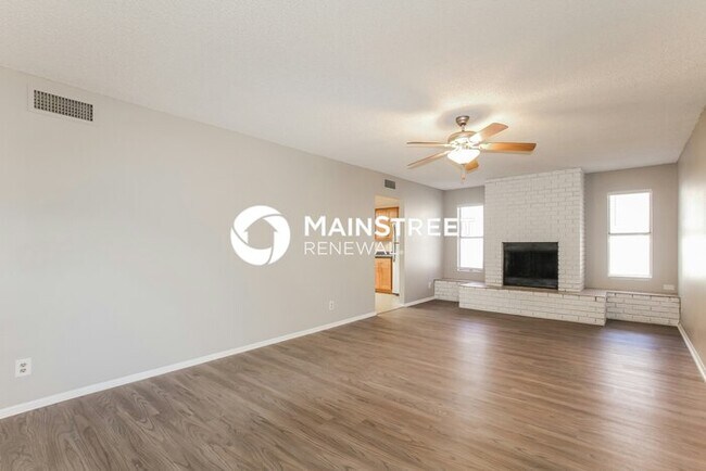 Building Photo - 3 Bedroom Pet-Friendly Home in Phoenix, AZ with Main Street Renewal