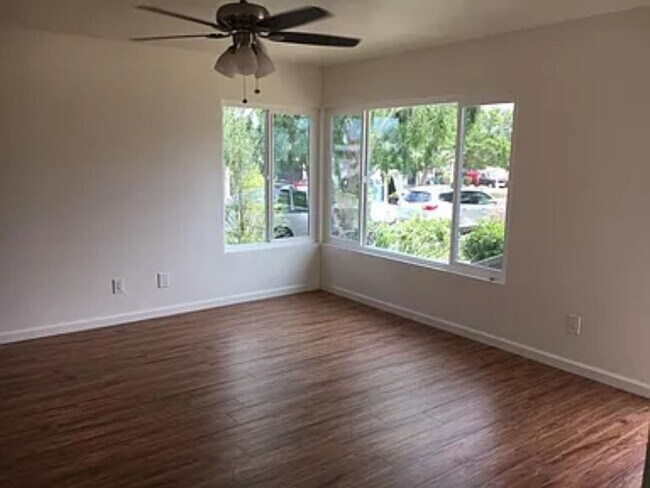 Building Photo - Charming 2-Bedroom Home in Prime 92117 Loc...