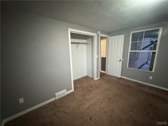 Building Photo - 109 1st St