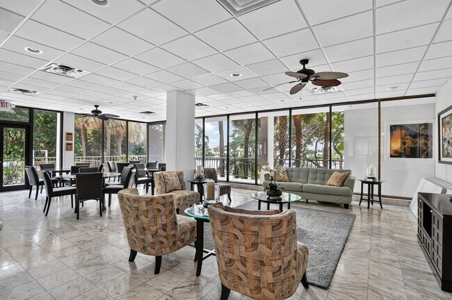 Building Photo - 1021 Hillsboro Mile