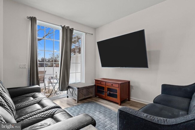 Building Photo - 228 Park Ln