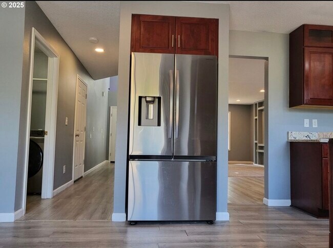 Building Photo - 2114 SE 60th Ave