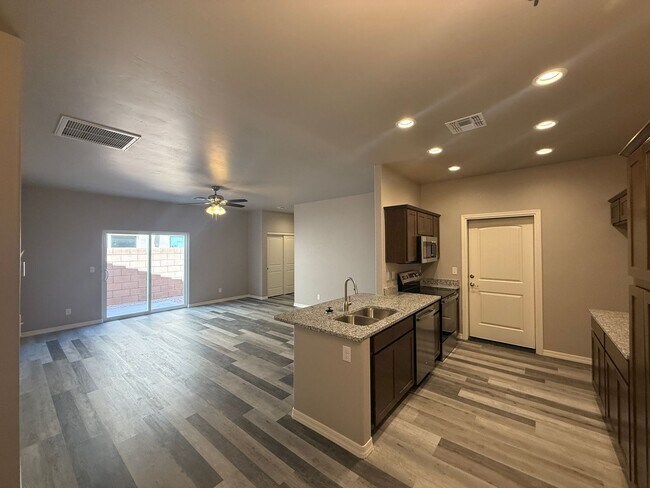 Building Photo - 3279 Tierra del Sol Dr