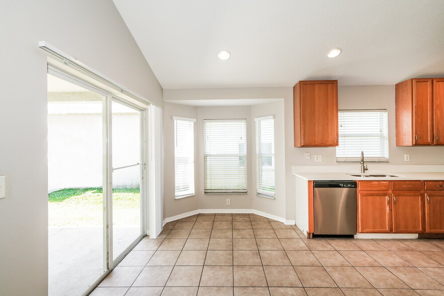 Building Photo - 4204 Knob Lake Ct