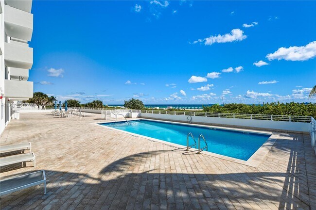 Building Photo - 345 Ocean Dr