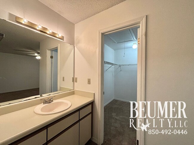 Building Photo - 2 Bedroom 2.5 Bath Townhome Near Perdido Key