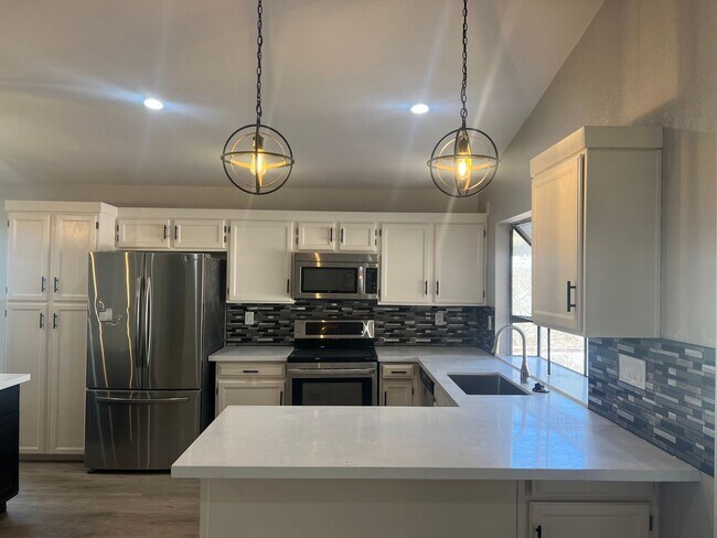 Building Photo - Tempe Home For Rent