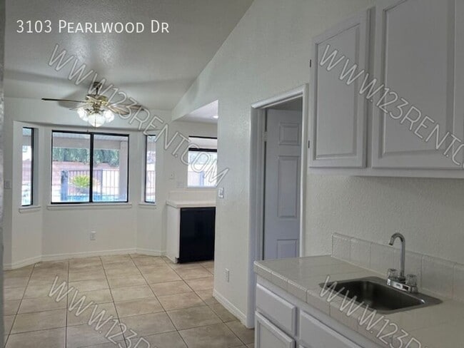 Building Photo - 3103 Pearlwood Dr