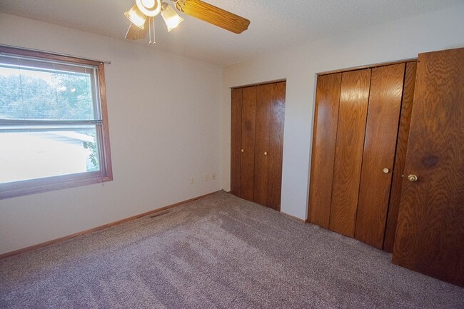 Building Photo - NW Rochester Split-Level with Vaulted Ceilings & Detached 2-Car Garage
