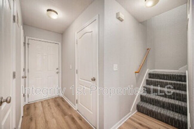 Building Photo - 9104 N Helena Ave