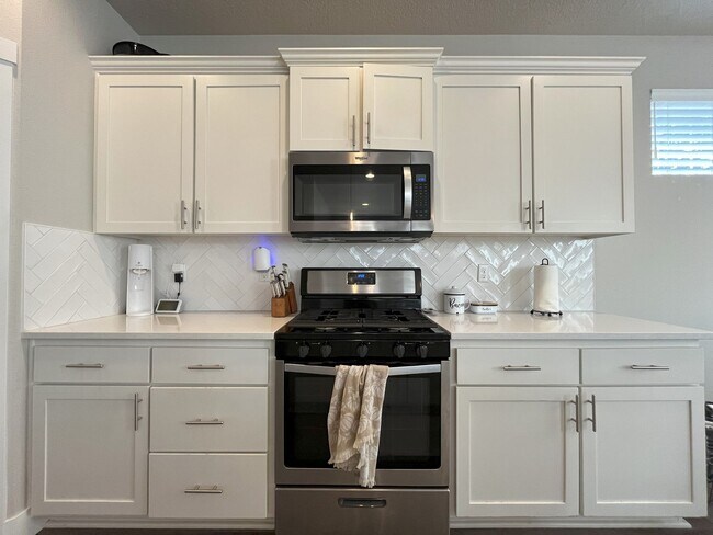 Building Photo - Spacious 3-Bedroom + Loft Home with Modern...