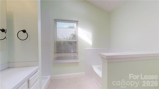 Building Photo - 13906 Glendevon Ct