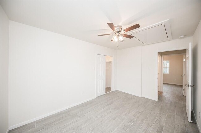 Building Photo - 5040 Mallow St