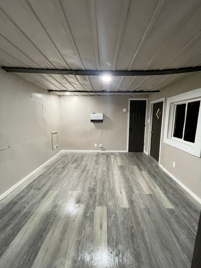 Building Photo - Two Bedroom One Bath Manufactured Home in Huntington