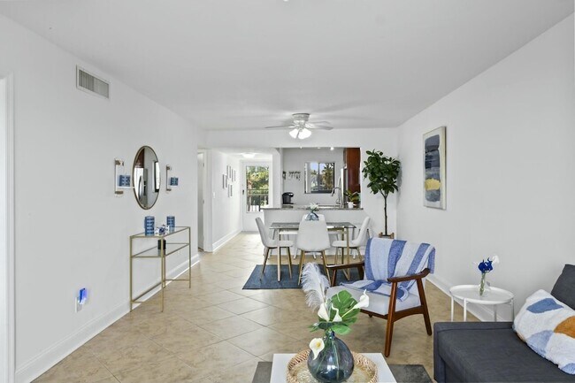 Building Photo - 10152 S Ocean Dr