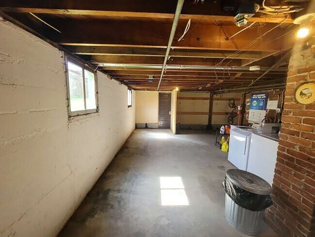 Building Photo - 3628-3634 SE Milwaukie Ave