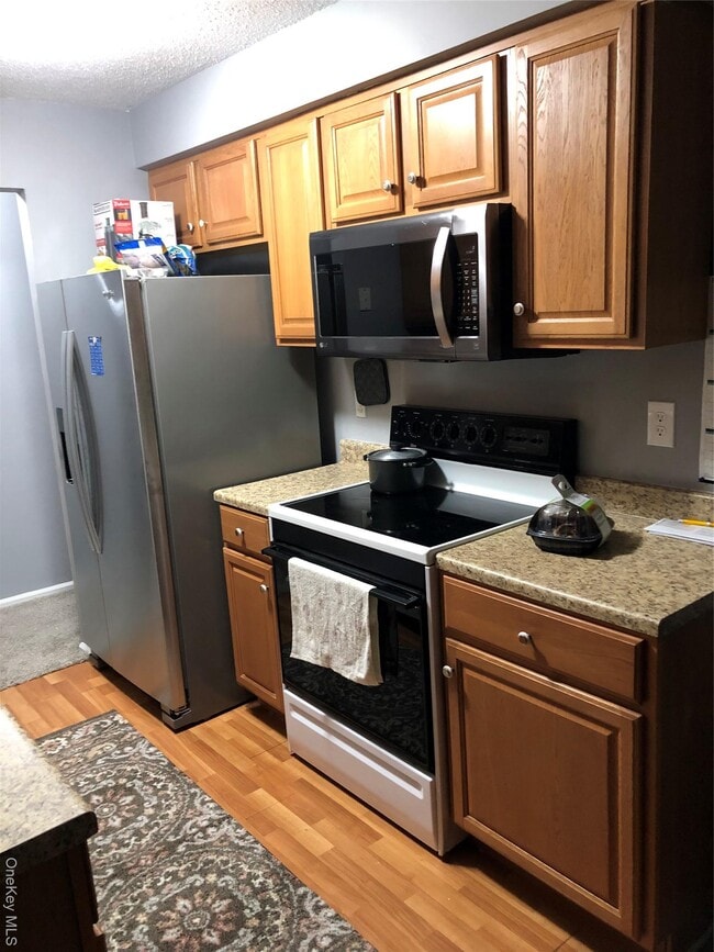 Building Photo - 31 Moore Ln