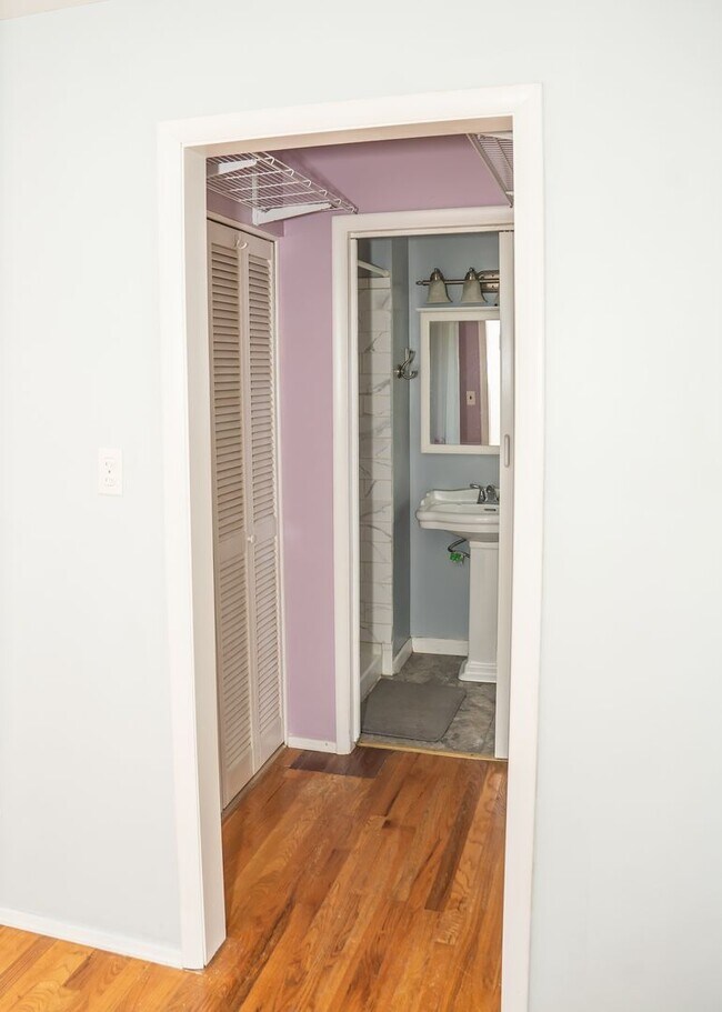 Building Photo - 1643 Colonial Manor Dr