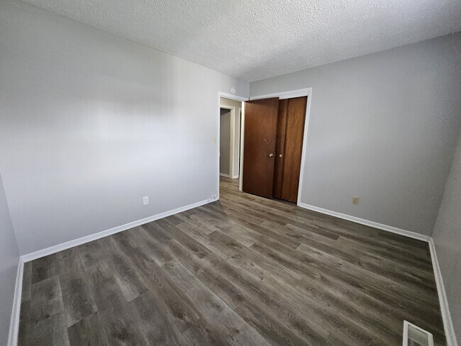 Building Photo - 1837 E Legrande Ave