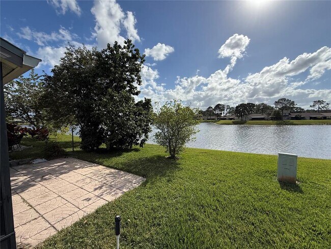 Building Photo - 34 Lakepointe Cir