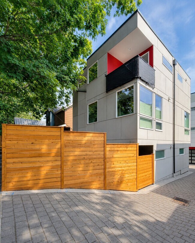 Building Photo - 730 26th Ave S