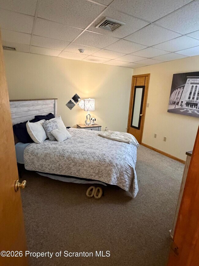 Building Photo - 609 Main St