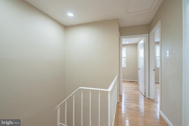 Building Photo - 5844 Banning Pl