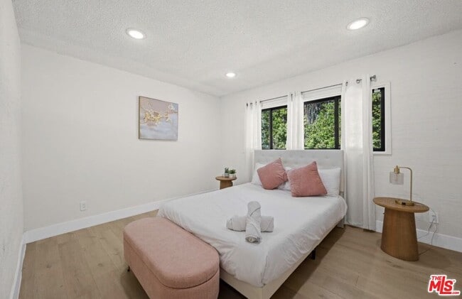 Building Photo - 2617 S Beverly Dr