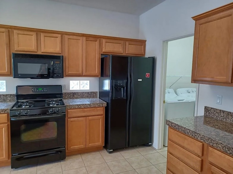 Building Photo - 78791 Stansbury Ct