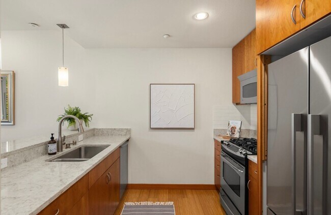Building Photo - 620 NE Vineyard Ln