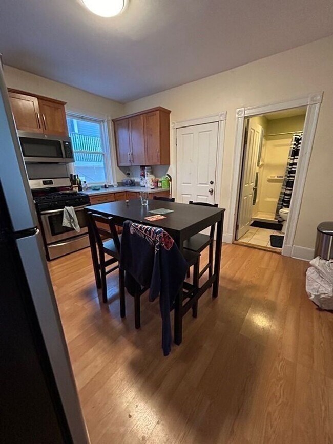 Building Photo - MISSION HILL 4 BED/2 BATH WITH UPDATED KITCHEN - WATER INCLUDED