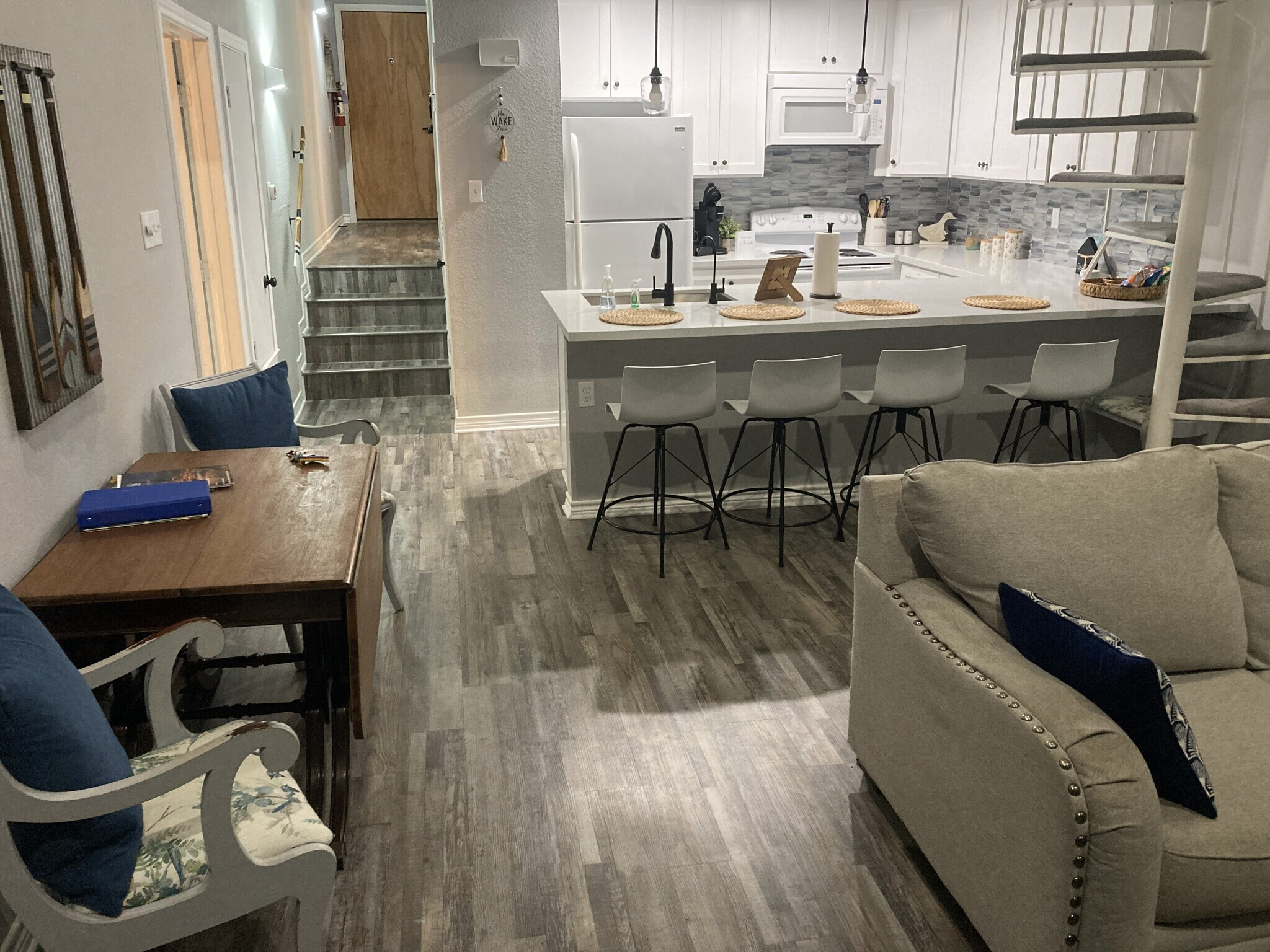 Building Photo - 12500 Melville Dr