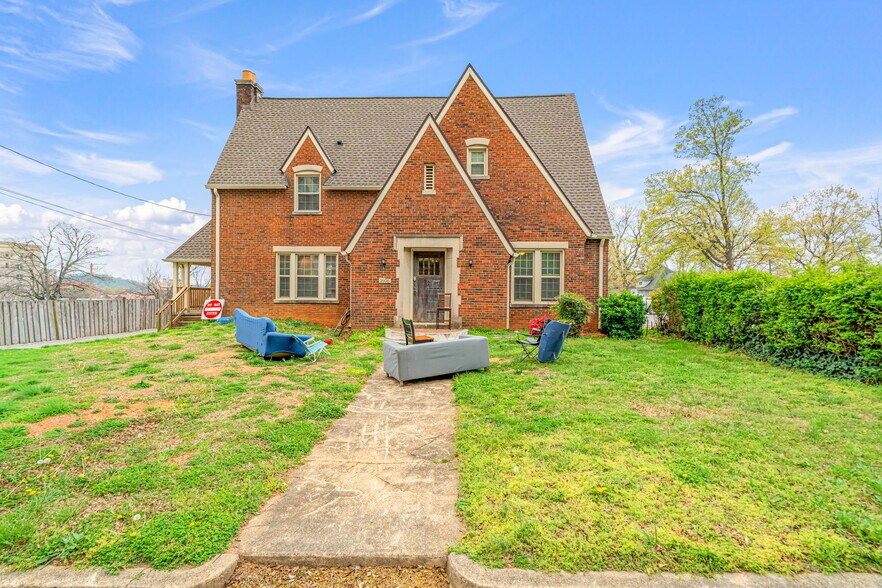 Building Photo - 1606 Laurel Ave