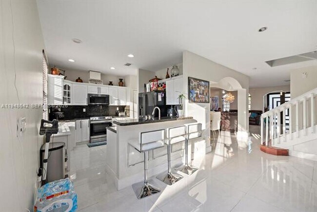 Building Photo - 1360 SW 142nd Ave