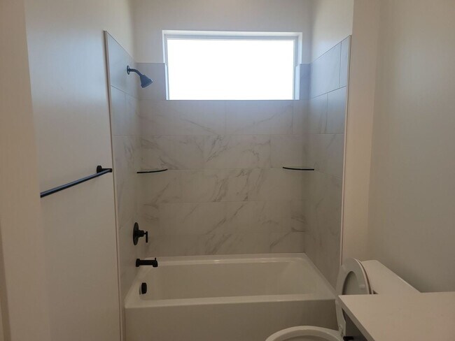 Building Photo - Bright and Spacious NEW 3 Bedroom Home!