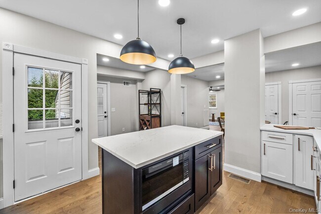 Building Photo - 78 E Maltbie Ave