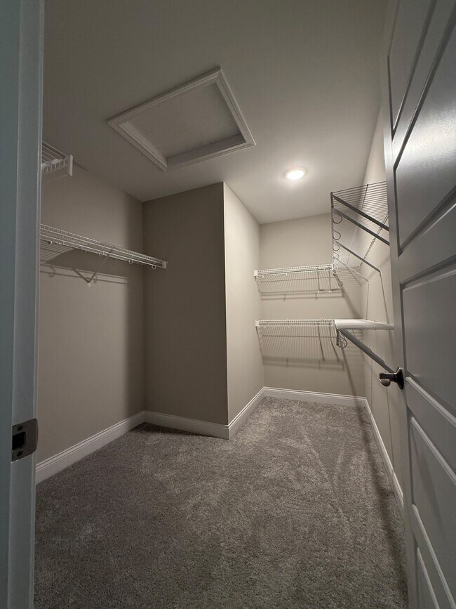 Building Photo - 6346 Walker Ct