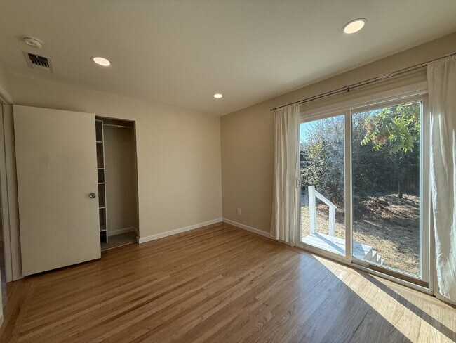 Building Photo - Newly Remodeled 4 Bed 2 Bath in Citrus Hei...