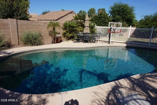 Building Photo - 4940 E Runaway Bay Dr
