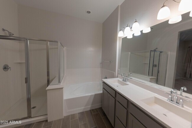 Building Photo - 3033 N 37th Wy