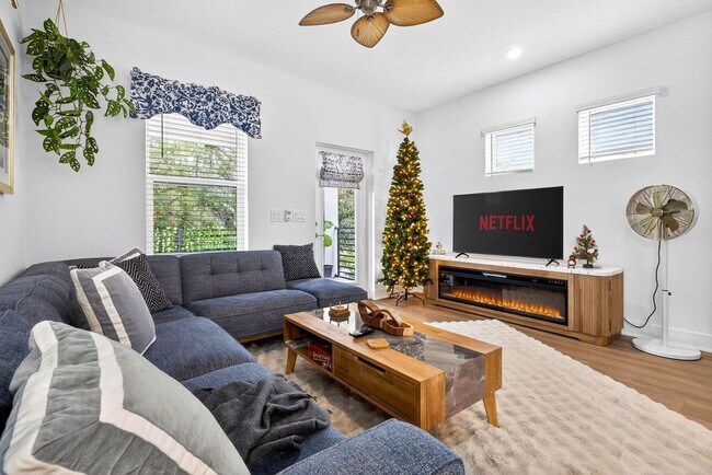 Building Photo - 1734 W Cherry St